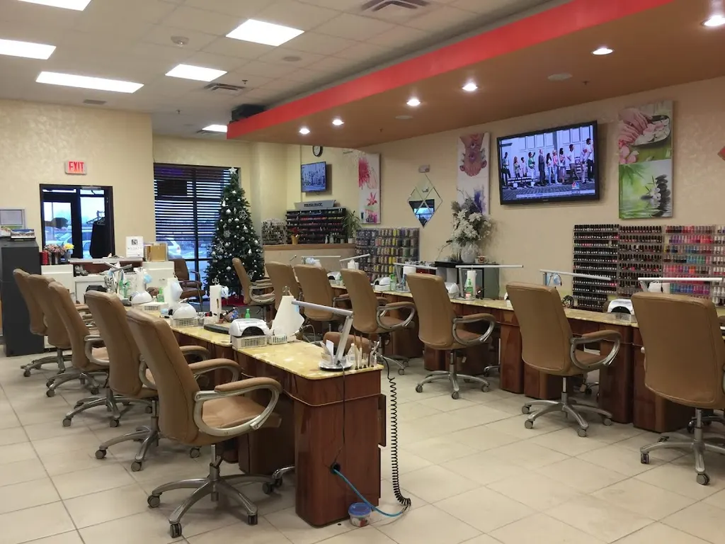 Diamond Nails Waterloo — Nail salon in Waterloo